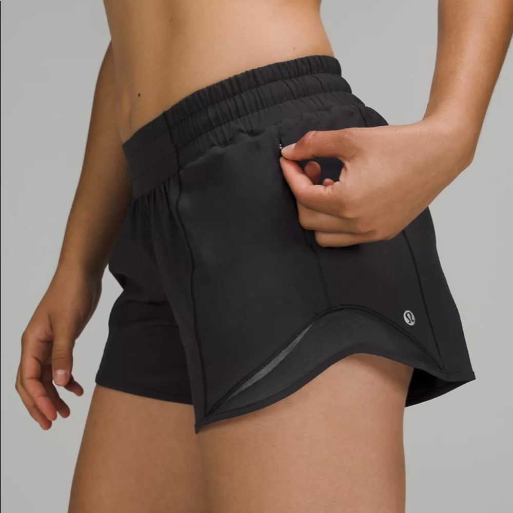 authentic lululemon hotty hot 4” shorts